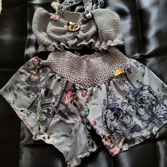Tops - customizable size.  S/ M. THREAD WITH ELASTANE